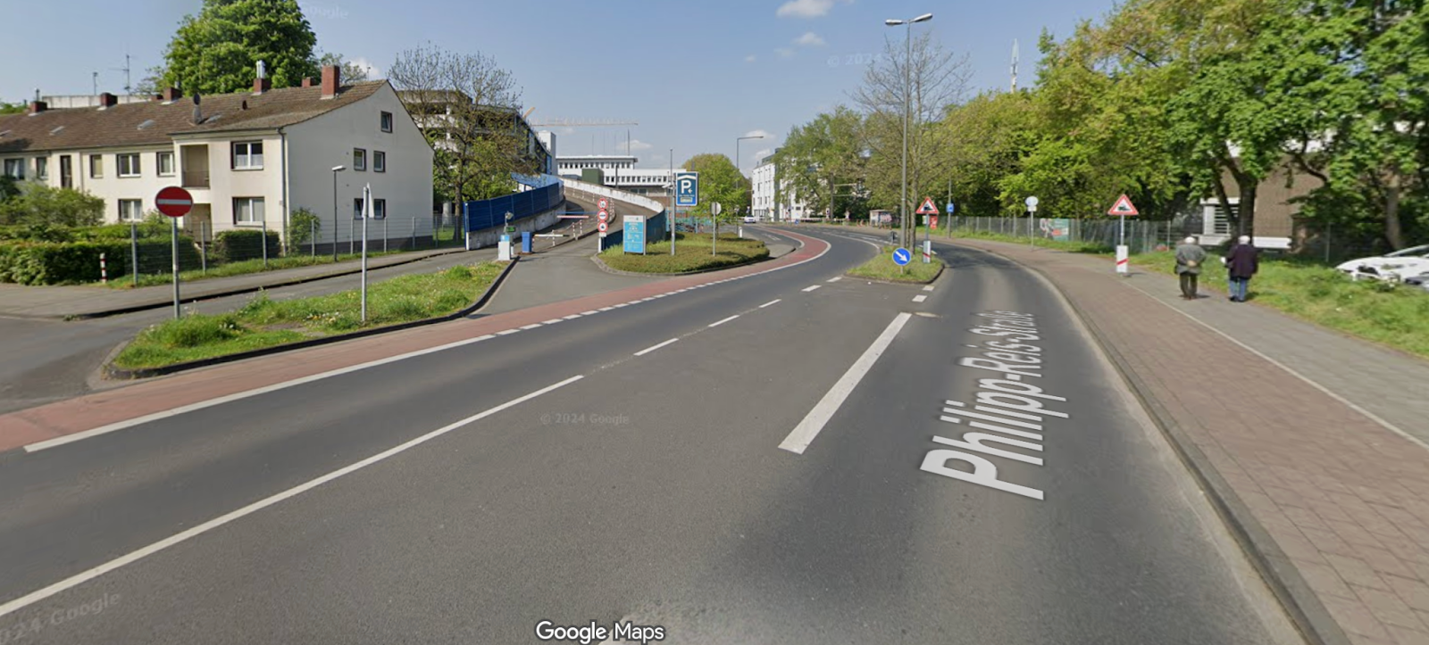 Einfahrt / Parkhaus zur FINN Station Köln