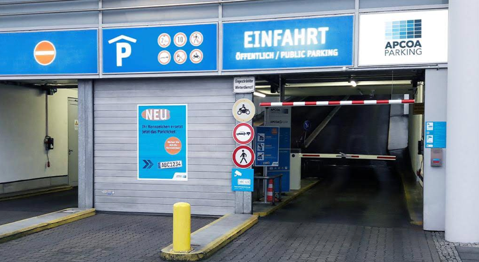 Einfahrt / Parkhaus zur FINN Station im Victoria Center (Auto)